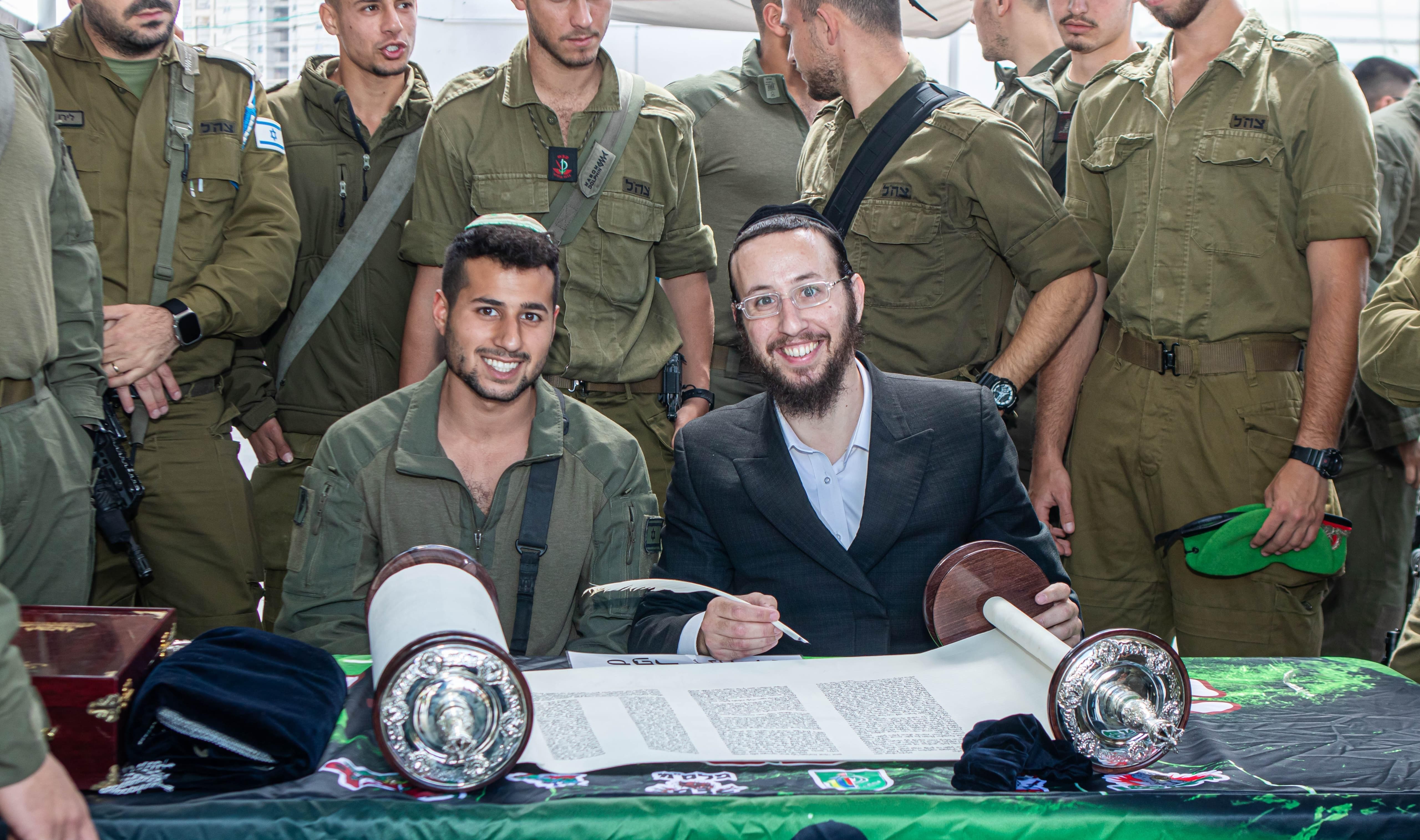 אירוע כתיבת ספר תורה עם חיילי צה״ל