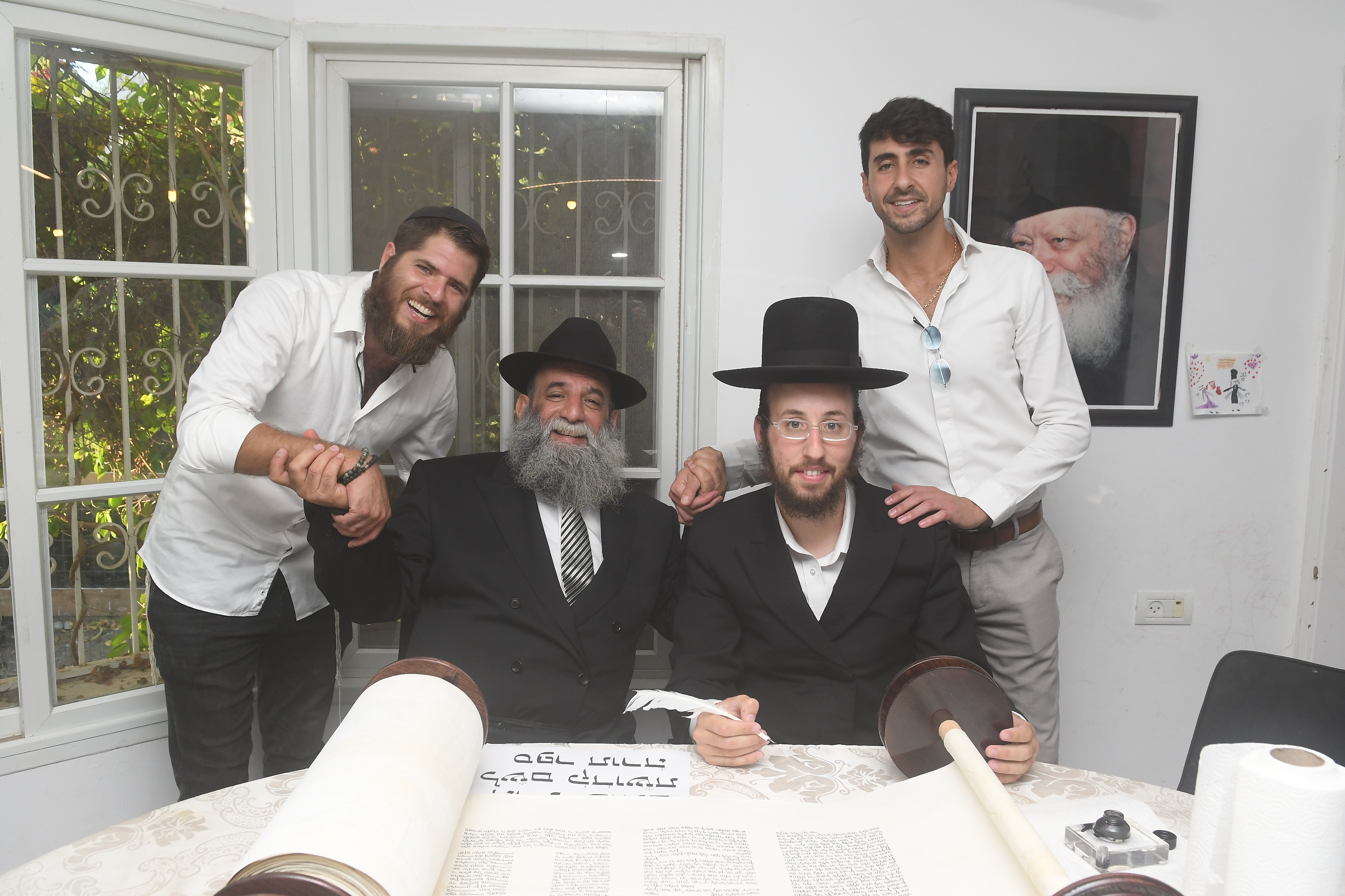 הרב נקי נהריה עם ספר תורה
