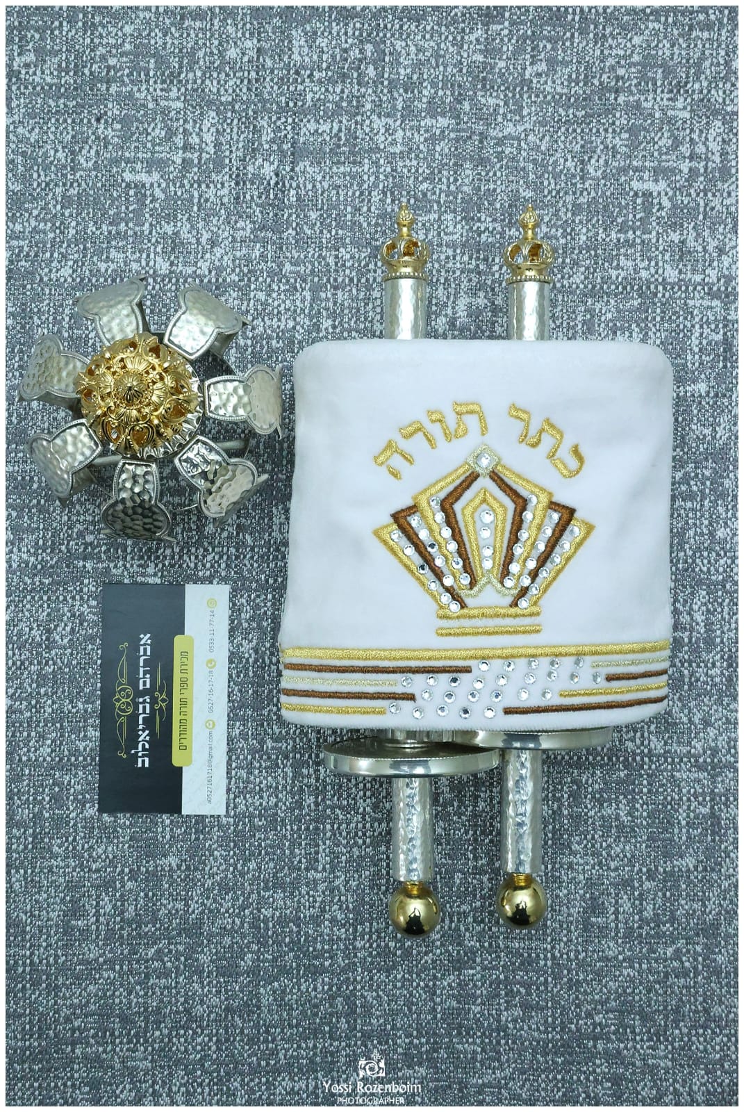 יואלי לאנדא עם ספר תורה